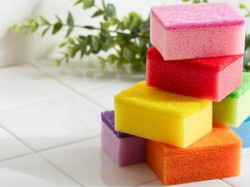 Catat! 5 Kesalahan Pakai Spons Cuci Piring yang Bikin Bahaya