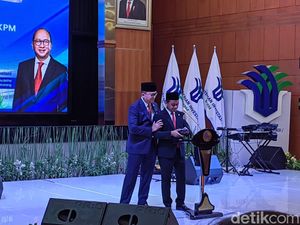 Tangis dan Optimisme Bahlil Serahkan Jabatan Menteri Investasi ke Rosan