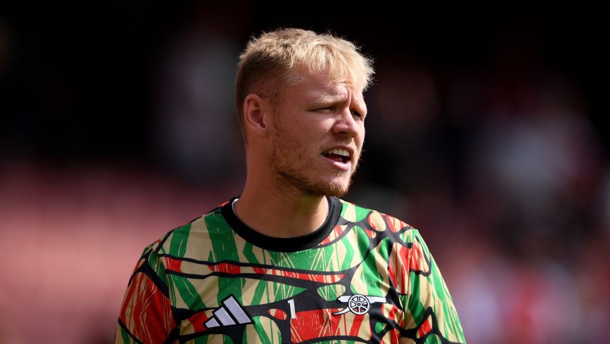 Aaron Ramsdale didekati Wolverhampton (Arsenal FC via Getty Images/Alex Burstow)