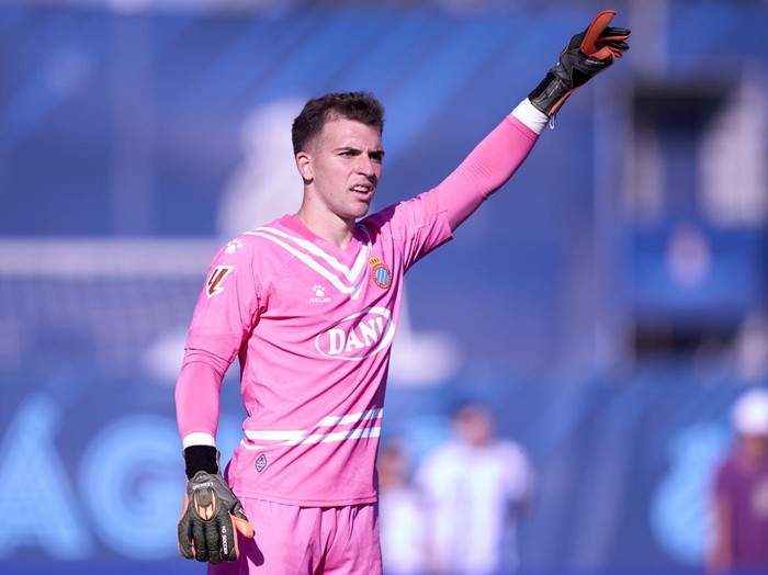 BARCELONA, SPAIN - AUGUST 04: Joan Garcia of RCD Espanyol gives instructions during the Pre-Season Friendly Match between RCD Espanyol and Toulouse FC at Cuitat Esportiva Dani Jarque on August 04, 2024 in Barcelona, Spain. (Photo by Pablo Rodriguez/Quality Sport Images/Getty Images)
