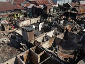Belasan Rumah Hangus Terbakar di Makassar