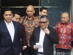 Senyum Hasto Bilang PDIP Usung Cagub Jakarta Sendiri Usai Putusan MK