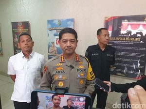 Polisi Gadungan di Depok Ditangkap Usai Peras Warga yang Beli Obat-obatan