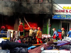 450 Lapak Pasar Induk Krian Terbakar, Total Kerugian Pedagang Ratusan Miliar