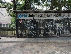 Shelter Bike Sharing di Dipatiukur yang Bertahun-tahun Tidak Terawat
