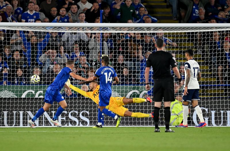  Jamie Vardy of Leicester City scores his team's first goal during the Premier League match between Leicester City FC and Tottenham Hotspur FC at The King Power Stadium on August 19, 2024 in Leicester, England. (Photo by Michael Regan/Getty Images)