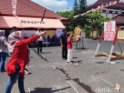 Memopulerkan Lempar Pisau Lewat Lomba Agustusan