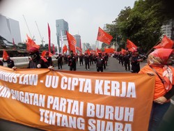 Buruh Demo di Patung Kuda Jakpus, Tuntut Cabut UU Cipta Kerja