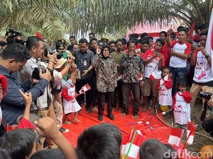 Kunjungi Suku Anak Dalam di Jambi, Risma Buatkan Tempat Tinggal-Ternak Ikan