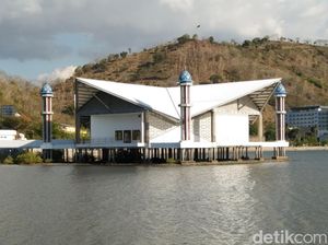 Menelusuri Masjid Terapung Amahami, Ikon Wisata Religi di Kota Bima Menelusuri Masjid Terapung Amahami, Ikon Wisata Religi di Kota Bima