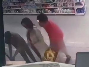 Viral Pelaku Ganjal ATM Beraksi di Minimarket Bogor, Polisi Selidiki