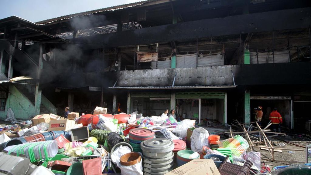 Pasar Induk Krian Sidoarjo Terbakar, 450 Lapak Jadi Korban Pasar Induk Krian Sidoarjo Terbakar, 450 Lapak Jadi Korban