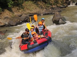 Arung Jeram di Bogor Makin Aman, Pemandunya Diberi Pelatihan Keselamatan