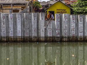 Antisipasi Banjir, Sungai Cipunten Agung Pandeglang Diturap