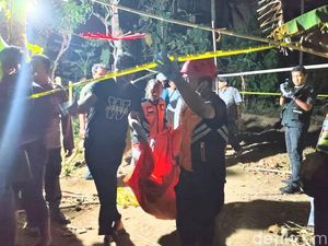 Tangis Histeris Istri Korban Pembacokan di Purworejo: Aku Ra Lila! Tangis Histeris Istri Korban Pembacokan di Purworejo: Aku Ra Lila!