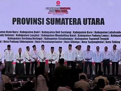 Momen PKS Serahkan Form B1 KWK ke RK-Bobby Nasution