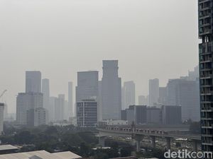 Kualitas Udara Jakarta Lagi-lagi Jadi yang Terburuk di Dunia Versi IQAir