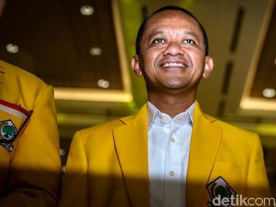 Senyum Semringah Bahlil Saat Munas Golkar Dibuka