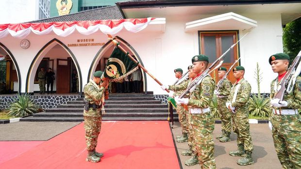 Sertijab Pangkostrad dari Letjen TNI Muhammad Saleh Mustafa kepada Mayjen TNI Mohamad Hasan. (dok Penkostrad)