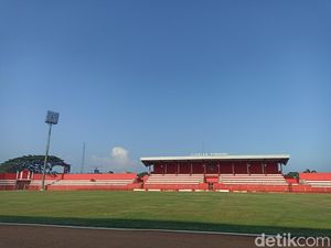 Arema FC Keluhkan Rumput Stadion Soepriadi Blitar