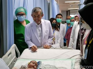Bahagia Sekaligus Duka Iringi Operasi Pemisahan Kembar Siam Tulungagung Bahagia Sekaligus Duka Iringi Operasi Pemisahan Kembar Siam Tulungagung