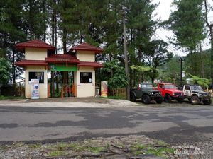 Segarnya Menghirup Oksigen Bebas di Taman Meruni Baturraden Segarnya Menghirup Oksigen Bebas di Taman Meruni Baturraden
