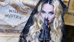 Menang Artist of the Year, Madonna Comeback Setelah 23 Tahun