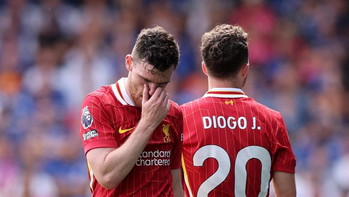 Andrew Robertson bermain dengan menahan rasa sakit (REUTERS/David Klein)