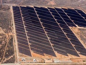 Australia Izinkan Pembangunan Taman Surya Terbesar di Dunia