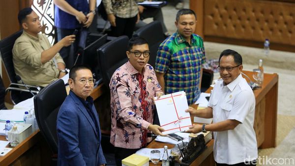 Potret Baleg DPR dan Pemerintah Setujui Draf Revisi UU Pilkada
