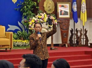 Kampanyekan SDGs, Dirut KAI Bagikan Tumbler ke Mahasiswa UNS