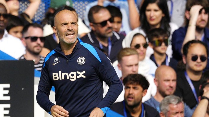 Chelseas head coach Enzo Maresca reacts during the English Premier League soccer match between Chelsea and Manchester City at Stamford Bridge stadium in London, England, Sunday, Aug, 18, 2024. (AP Photo/Dave Shopland)