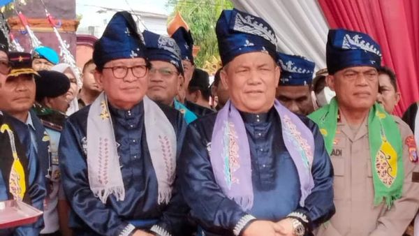 Potret Sekdaprov Riau Meriahkan Event Pacu Jalur Kuansing