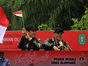 Gemuruh Penyambutan Peraih Emas Olimpiade Veddriq di Pontianak Gemuruh Penyambutan Peraih Emas Olimpiade Veddriq di Pontianak