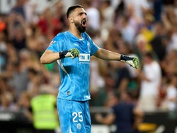 Liverpool Lagi Negosiasikan Transfer Kiper Timnas Georgia