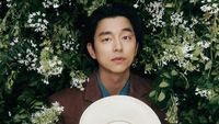 7 Gaya Gong Yoo Jadi Koboi, Ganteng Maksimal Pakai Baju Serba Louis Vuitton