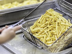 Masak Pakai Banyak Minyak Bikin Repot dan Tak Sehat? Ini Faktanya