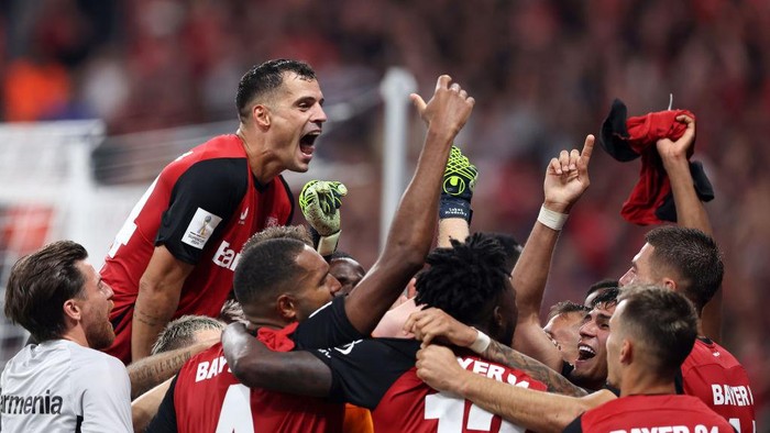 LEVERKUSEN, GERMANY - AUGUST 17: Granit Xhaka of Bayer Leverkusen celebrates after penalty shot out  the DFL Supercup 2024 match between Bayer 04 Leverkusen and VfB Stuttgart on August 17, 2024 in Leverkusen, Germany. (Photo by Stefan Matzke - sampics/Getty Images)