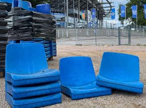 Hamburg Bagi-bagi Kursi Stadion Gratis ke Fans Hamburg Bagi-bagi Kursi Stadion Gratis ke Fans