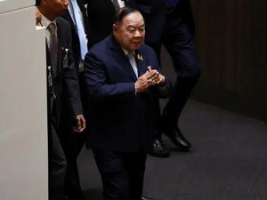Heboh Jenderal Berpengaruh Thailand Pukul Kepala Wartawati Heboh Jenderal Berpengaruh Thailand Pukul Kepala Wartawati