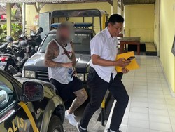 Lupa PIN Kunci Pintu, Bule Panjat Tembok-Injak Pelinggih Vila hingga Hancur