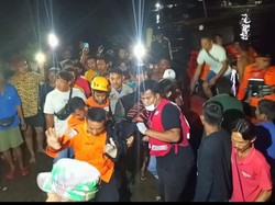 Kapal Nelayan di Padang Tabrak Karang, 1 Tewas-12 Selamat