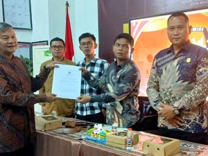 Langkah Dimyati-Alam Mbah Dukun Kian Dekat ke Arena Pilwalkot Banjar Langkah Dimyati-Alam Mbah Dukun Kian Dekat ke Arena Pilwalkot Banjar