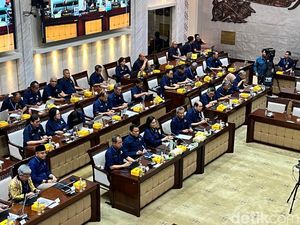 Komisi XI Ketok Asumsi Dasar Ekonomi Makro 2025, Rupiah Dipatok Rp 16.000!