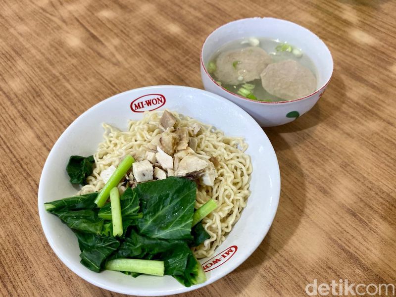 Mie Ayam Gaya Baru : Gurihnya Mie Ayam Jamur Legendaris 60 Tahun