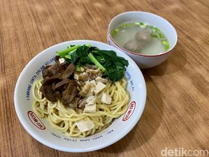 Mie Ayam Gaya Baru : Gurihnya Mie Ayam Jamur Legendaris 60 Tahun Mie Ayam Gaya Baru : Gurihnya Mie Ayam Jamur Legendaris 60 Tahun