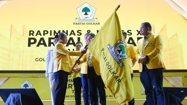 Momen Bahlil Lahadalia Resmi Jabat Ketum Golkar
