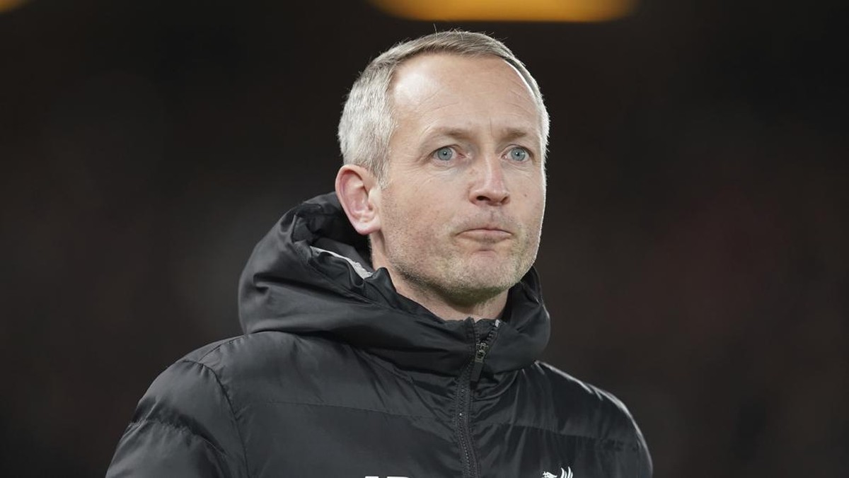 Neil Critchley dipecat Blackpool. (Foto: AP/Jon Super)