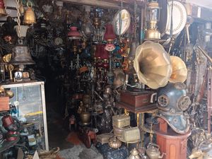 Ada Mesin Tik-Gramaphone, Ini Asal Barang Jadul di Pasar Antik Menteng Ada Mesin Tik-Gramaphone, Ini Asal Barang Jadul di Pasar Antik Menteng