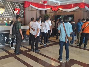 Polisi Geledah Kantor BP Batam Terkait Kasus Lahan Hutan Lindung Polisi Geledah Kantor BP Batam Terkait Kasus Lahan Hutan Lindung
